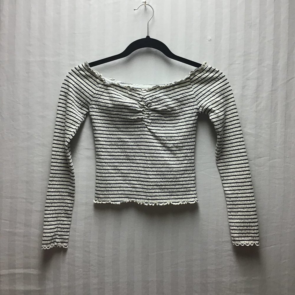 Arizona Jean Co. junior's off the shoulder crop top